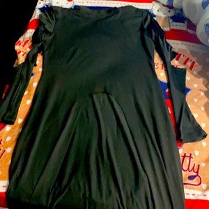 A beautiful long sleeves black hem top